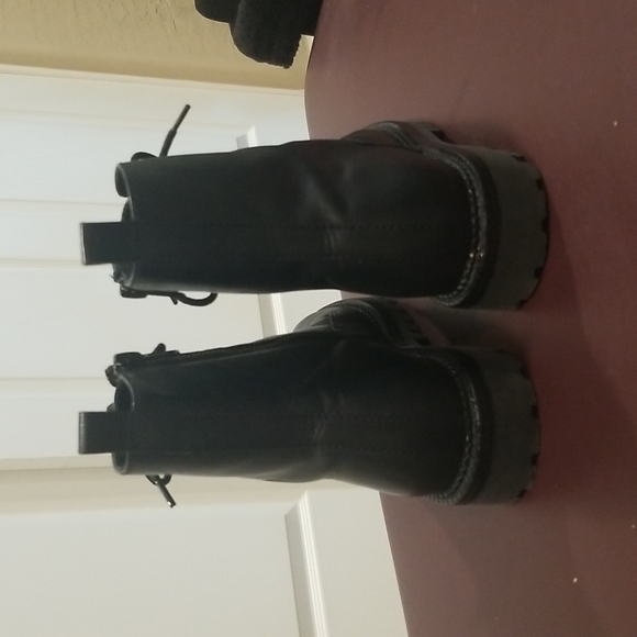 Vince Cabria leather lug boots. - Picture 8 of 8